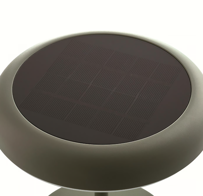 Zielona solarna lampka Elmer na balkon i taras z ładowarką USB i klasą szczelności IP44