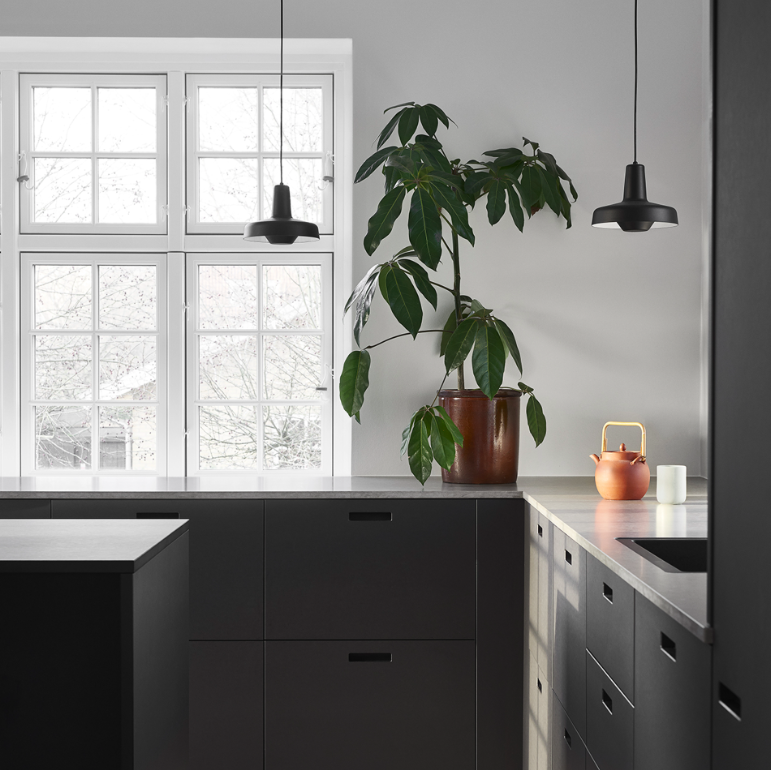 Zielona wisząca lampa Arigato II od Grupa Products