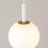 mala-lampa-wiszaca-z-kulistym-kloszem-glowspire-biala