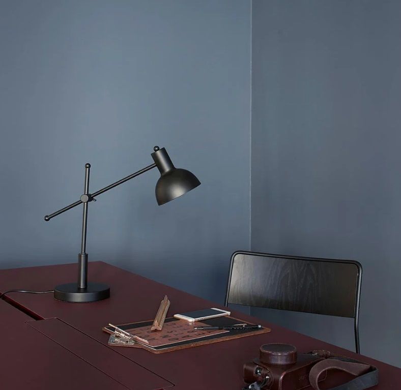 Nowoczesna czarna lampa biurkowa London inspirowana duńskim designem