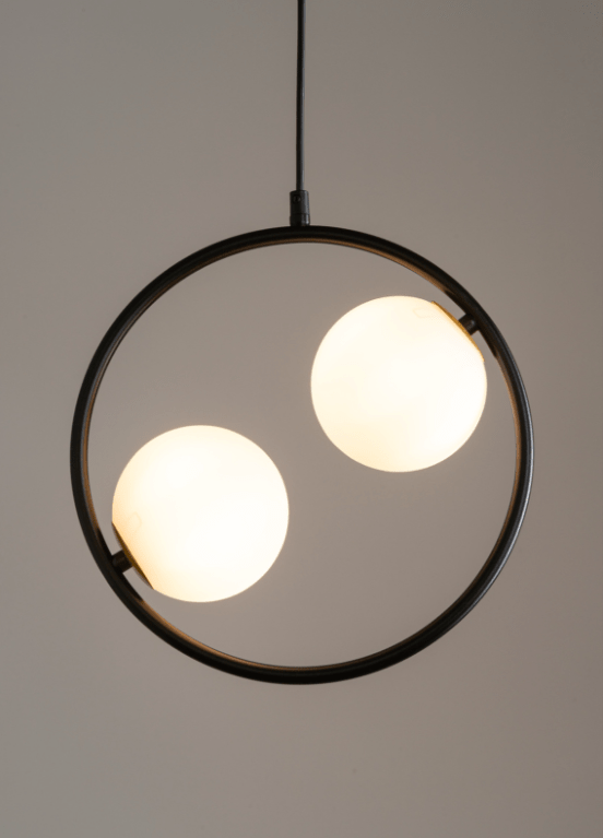 Ozdobna lampa wisząca Aurika 2 - koło z dwoma kulami