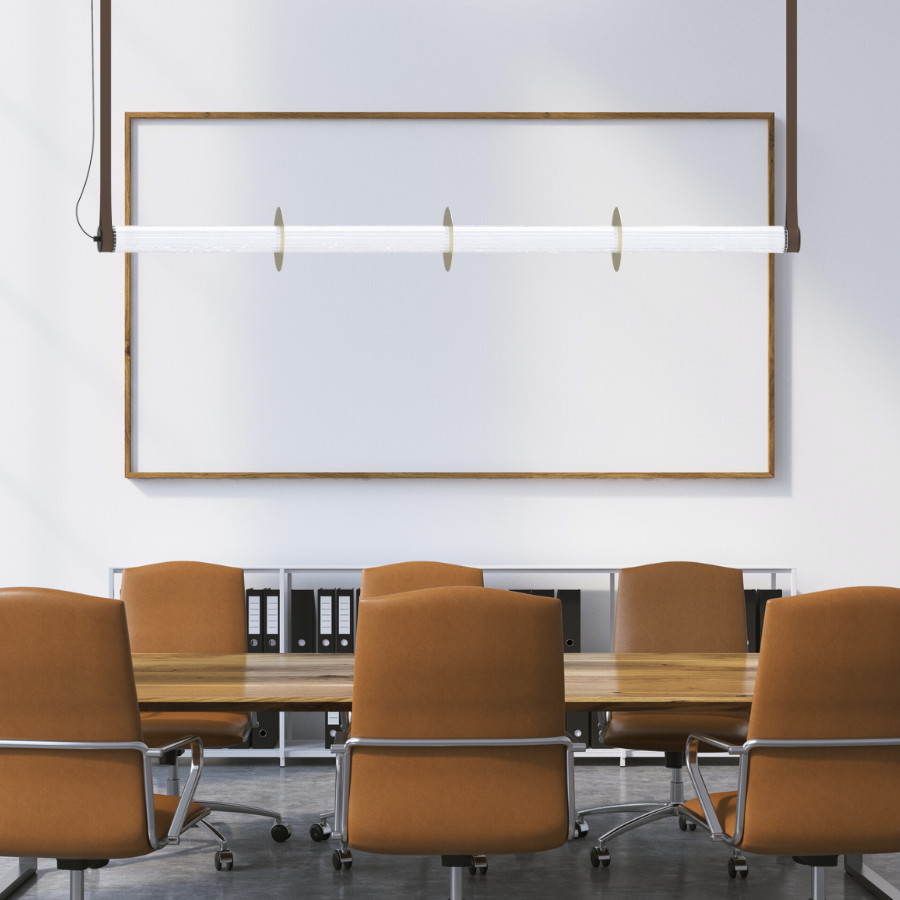 Podłużna lampa wisząca Roseline Robin z ryflowanym kloszem w złotym kolorze i brązowymi pasami