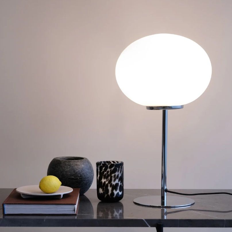 Srebrna lampa stołowa Princess z opalową kulą