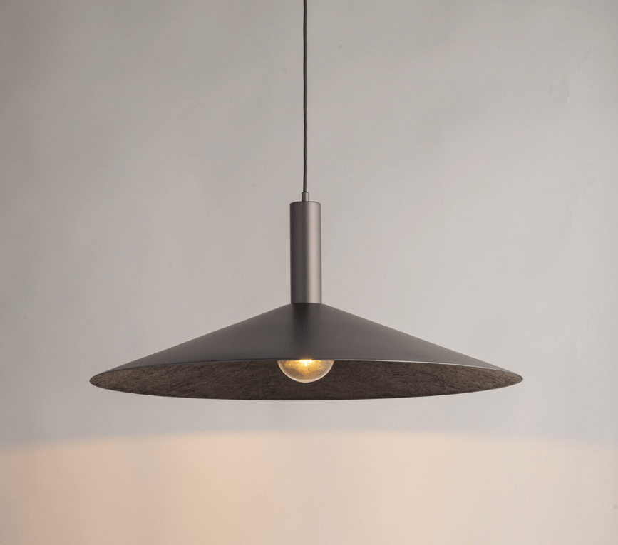 Srebrna, stożkowa lampa wisząca Hoshiko o średnicy 70 cm idealna nad stół