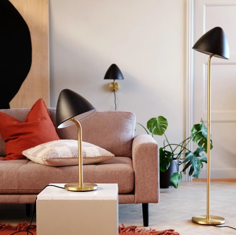 Stylowa lampa podłogowa Oulu w złoto-czarnych barwach