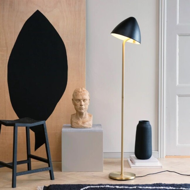 stylowa-lampa-podlogowa-oulu-w-zloto-czarnych-barwach