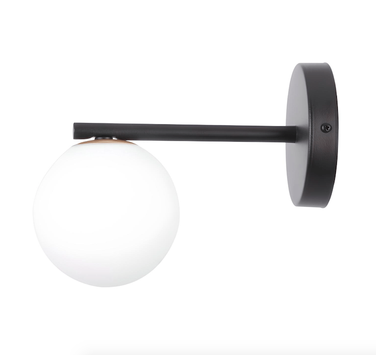 Szklany kinkiet Glowspire z czarną podstawą i kulistym kloszem