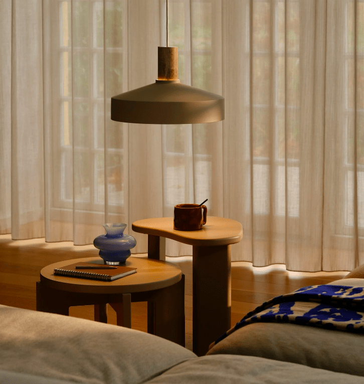 Wisząca lampa Elvas 38 w odcieniu beżu z eleganckim marmurowym zawieszeniem