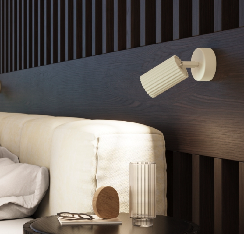 Beżowy, regulowany kinkiet Karbon w kształcie tuby do sypialni