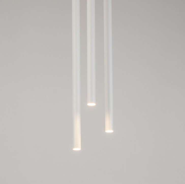 Biała, 3-punktowa lampa wisząca Filora z tubami