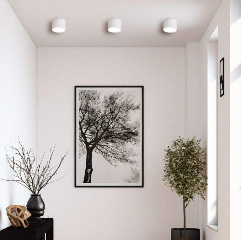 Biała sufitowa tuba łazienkowa Kendal o klasie szczelności IP65, kompatybilna z żarówkami GX53