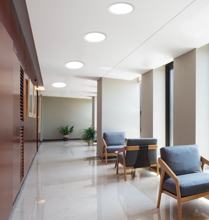 Białe, płaskie oczko LED Candis o średnicy 17 cm, mocy 9W i barwie światła 6500K