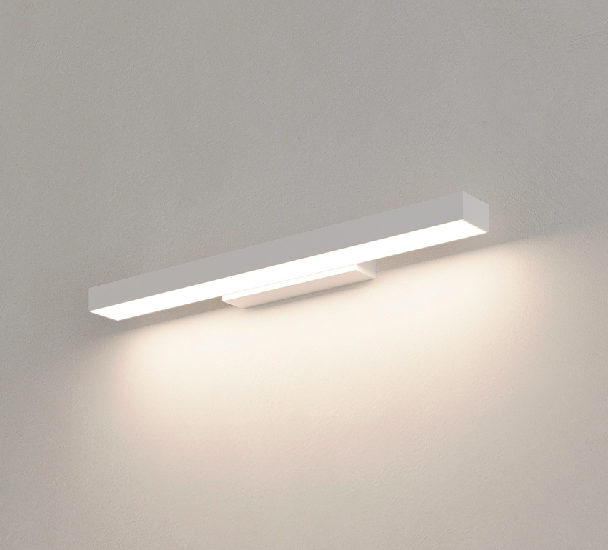 Kinkiet Aqua LED CCT IP44 o długości 42 cm, idealny do małego lustra łazienkowego