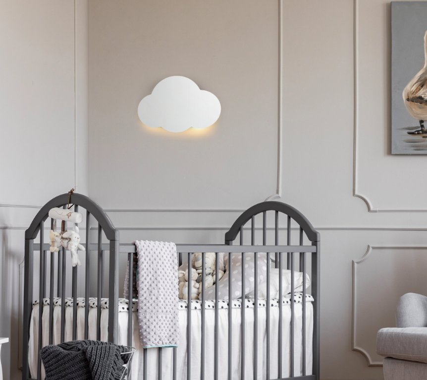 Biała lampa ścienna w kształcie chmurki do pokoju dziecięcego