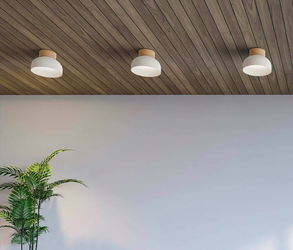 Nordycka lampa sufitowa Reiko z białym kloszem i drewnianymi akcentami do przedpokoju