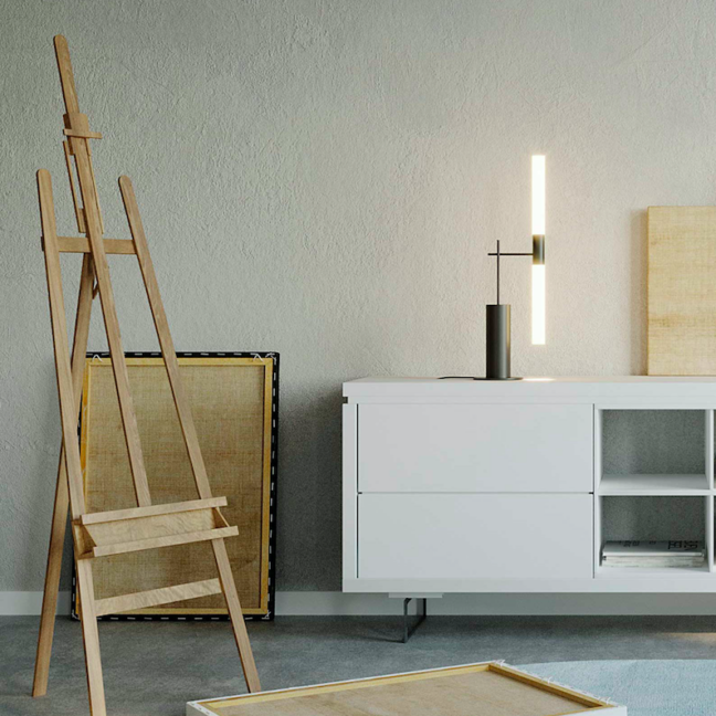 Czarna lampka stołowa Roos z pionowym, tubowym kloszem LED