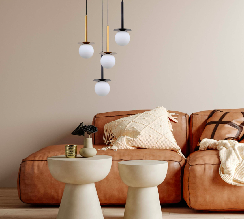 Nowoczesna wisząca lampa Roma w czarnym kolorze z dyskiem umieszczonym nad kloszem