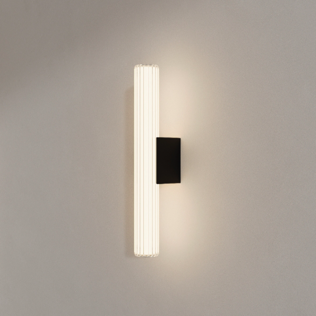 Kinkiet LED Linea w czarnym wykończeniu – szklana tuba, długość 45 cm