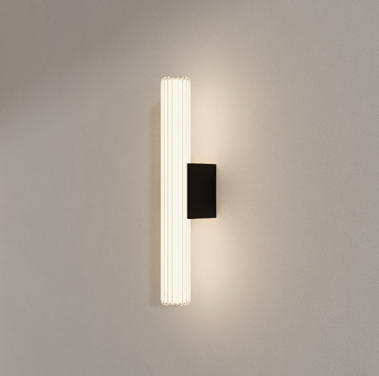 Kinkiet LED Linea w czarnym wykończeniu – szklana tuba, długość 45 cm