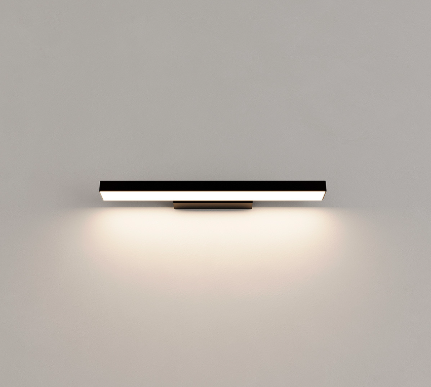 Czarny kinkiet Aqua LED CCT IP44 o długości 42 cm, idealny nad małe lustro