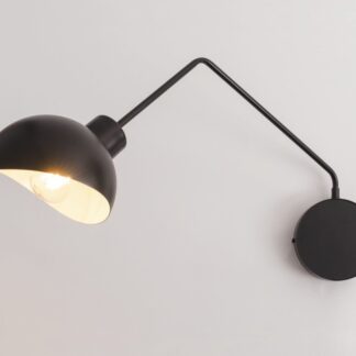 Czarny skandynawski kinkiet Nyxa z regulowanym ramieniem