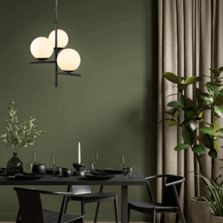 Wiszący czarny żyrandol Pure Trio z trzema szklanymi kloszami do jadalni