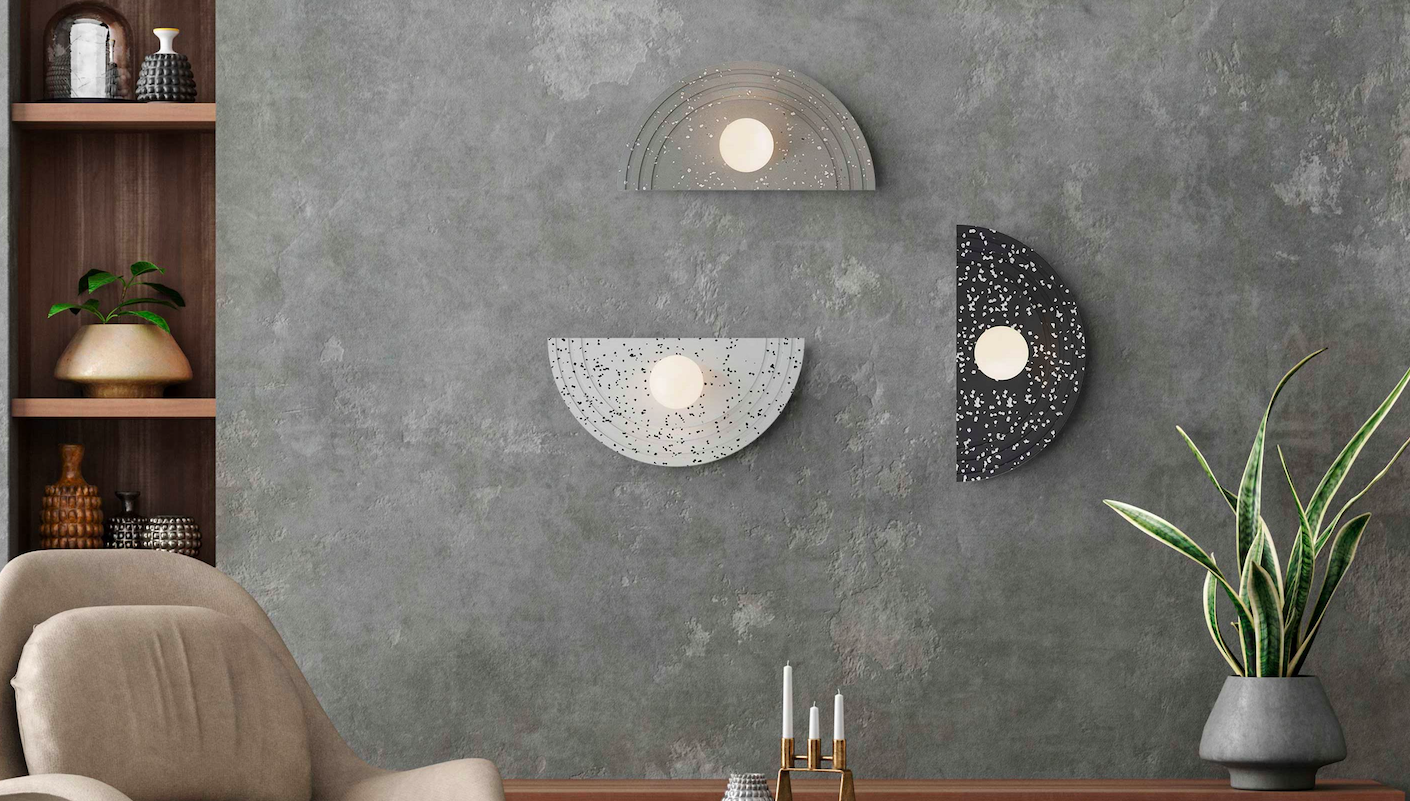 Stylowy kinkiet Regina w czarnym, półokrągłym wzorze z subtelnymi kropkami