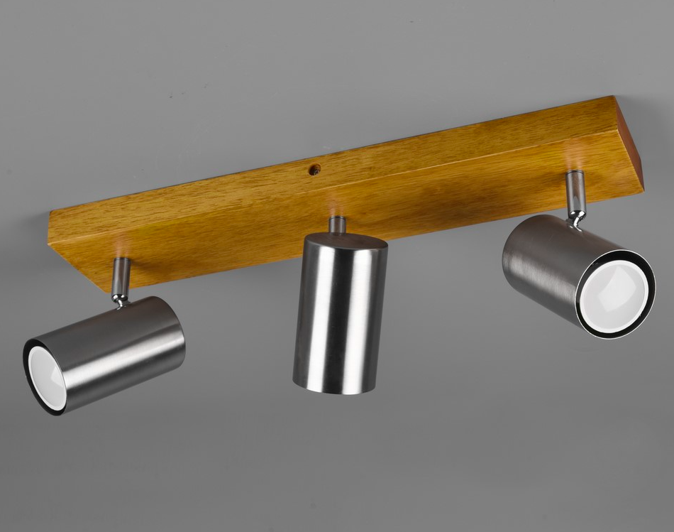 Drewniana listwa sufitowa wyposażona w trzy srebrne reflektory Marley