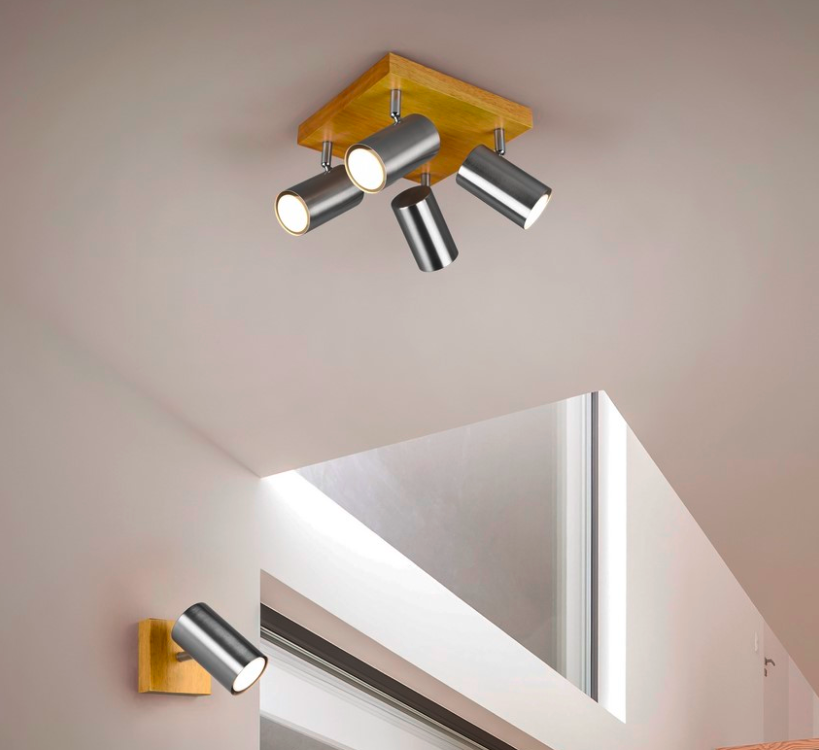 Drewniany plafon Marley 4 z srebrnymi reflektorami do korytarza