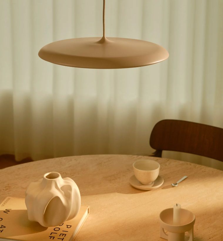 Duża, płaska lampa sufitowa LED Artist 40 w kolorze przygaszonego różu