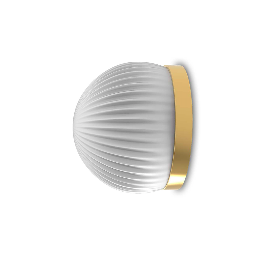 Złoty, stylowy kinkiet Roi do lustra