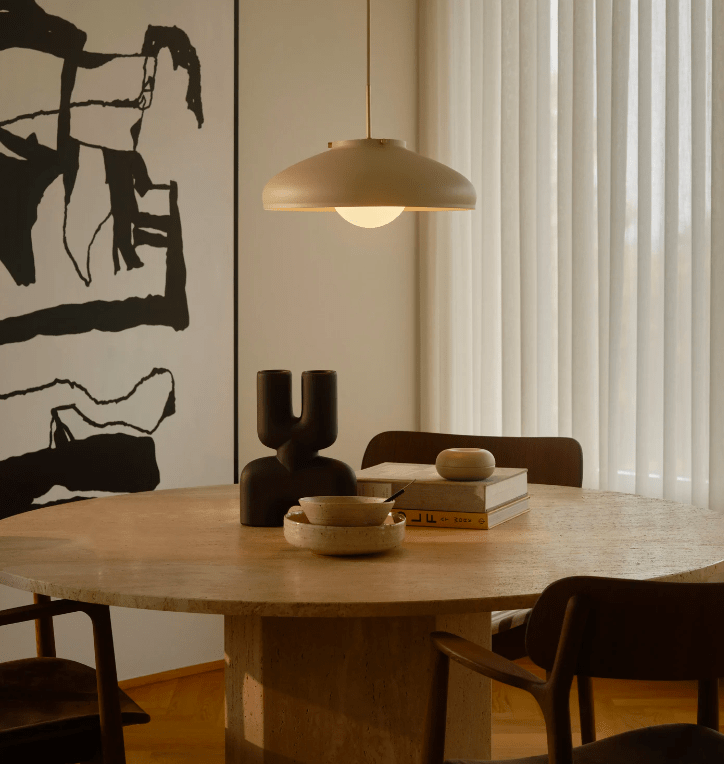 Elegancka beżowa lampa wisząca Latif z pięknym szklanym kloszem