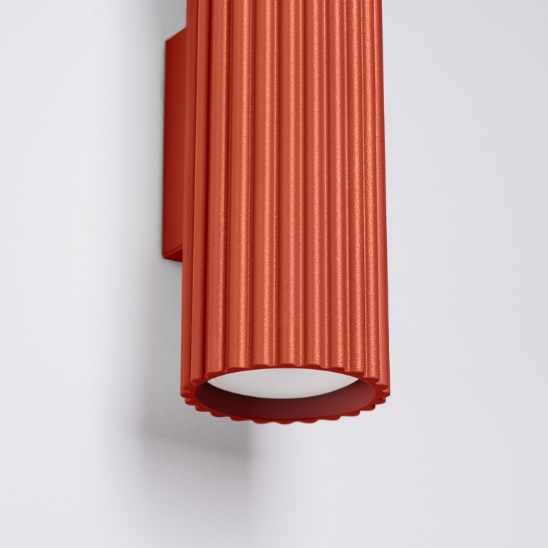 Nowoczesny kinkiet Karbon w kształcie czerwonej tuby