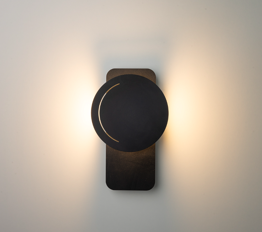 Czarny kinkiet MoonLight z efektownym światłem pośrednim