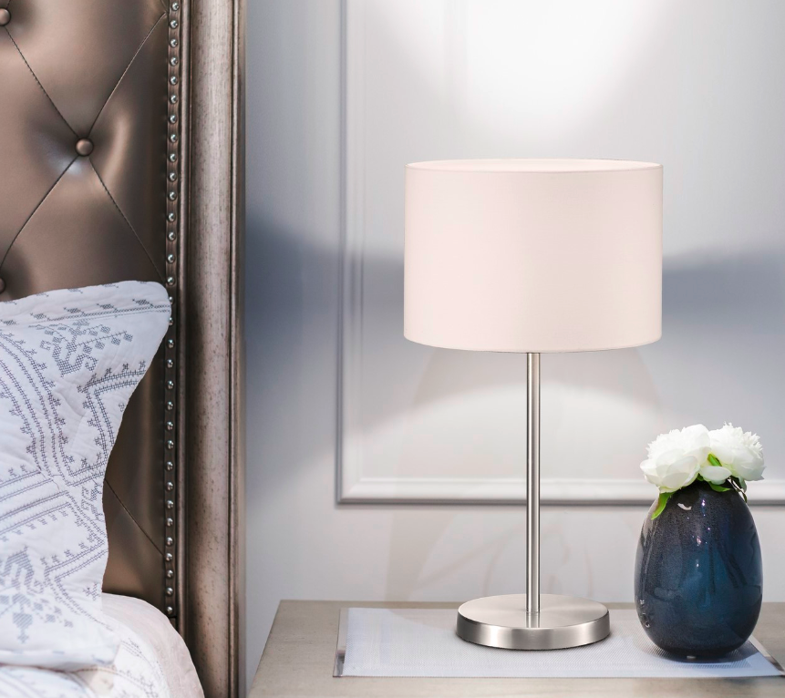 Elegancka biało-srebrna lampka nocna z klasycznym abażurem Hotel
