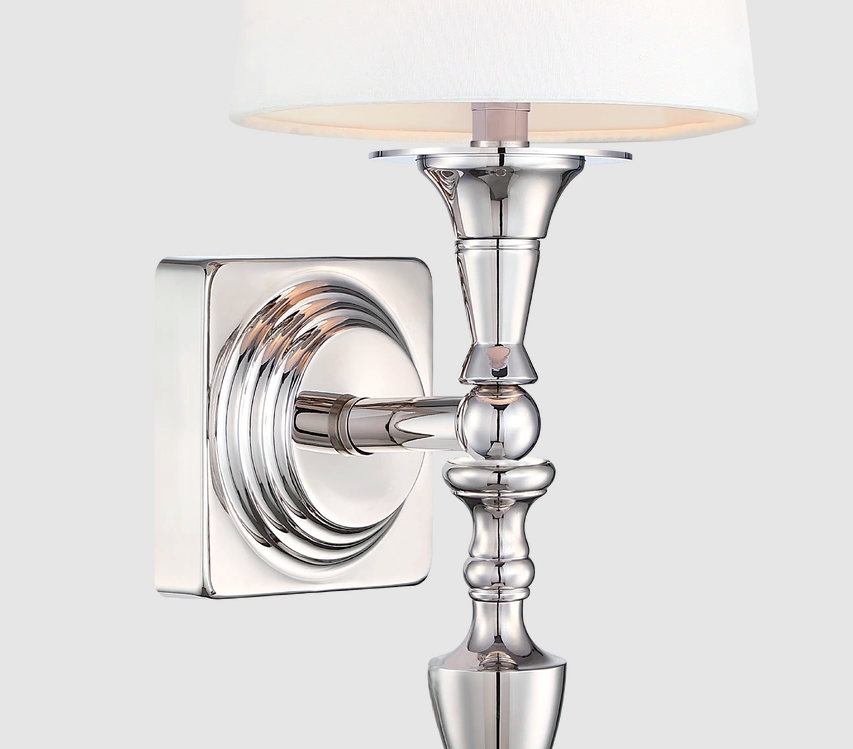 Elegancki kinkiet Austin w klasycznym stylu, wykończony w srebrnym chromie