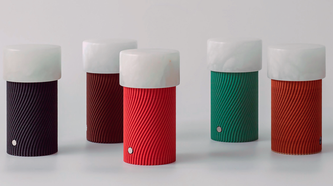 Brązowa przenośna lampka Rizzo Cork z alabastrowym kloszem na baterię USB