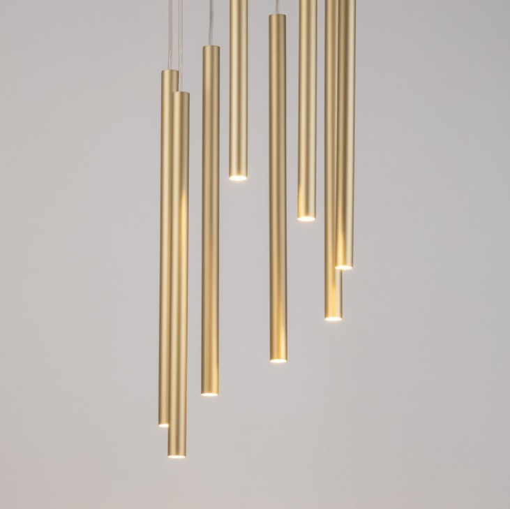 Złota lampa sufitowa Filora 8 z wiszącymi tubami