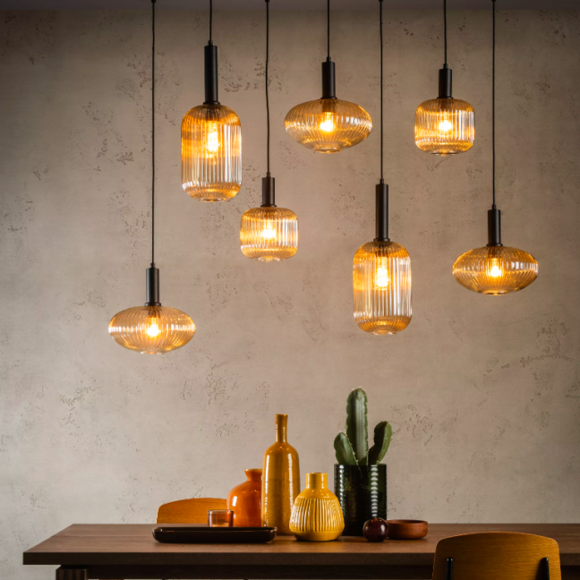 Wisząca lampa sufitowa Maloto 7 z bursztynowego szkła do salonu