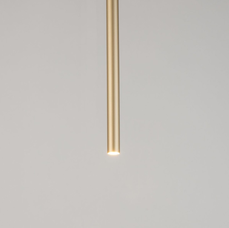 Potrójna wisząca lampa Filora 3 z eleganckimi, smukłymi złotymi kloszami