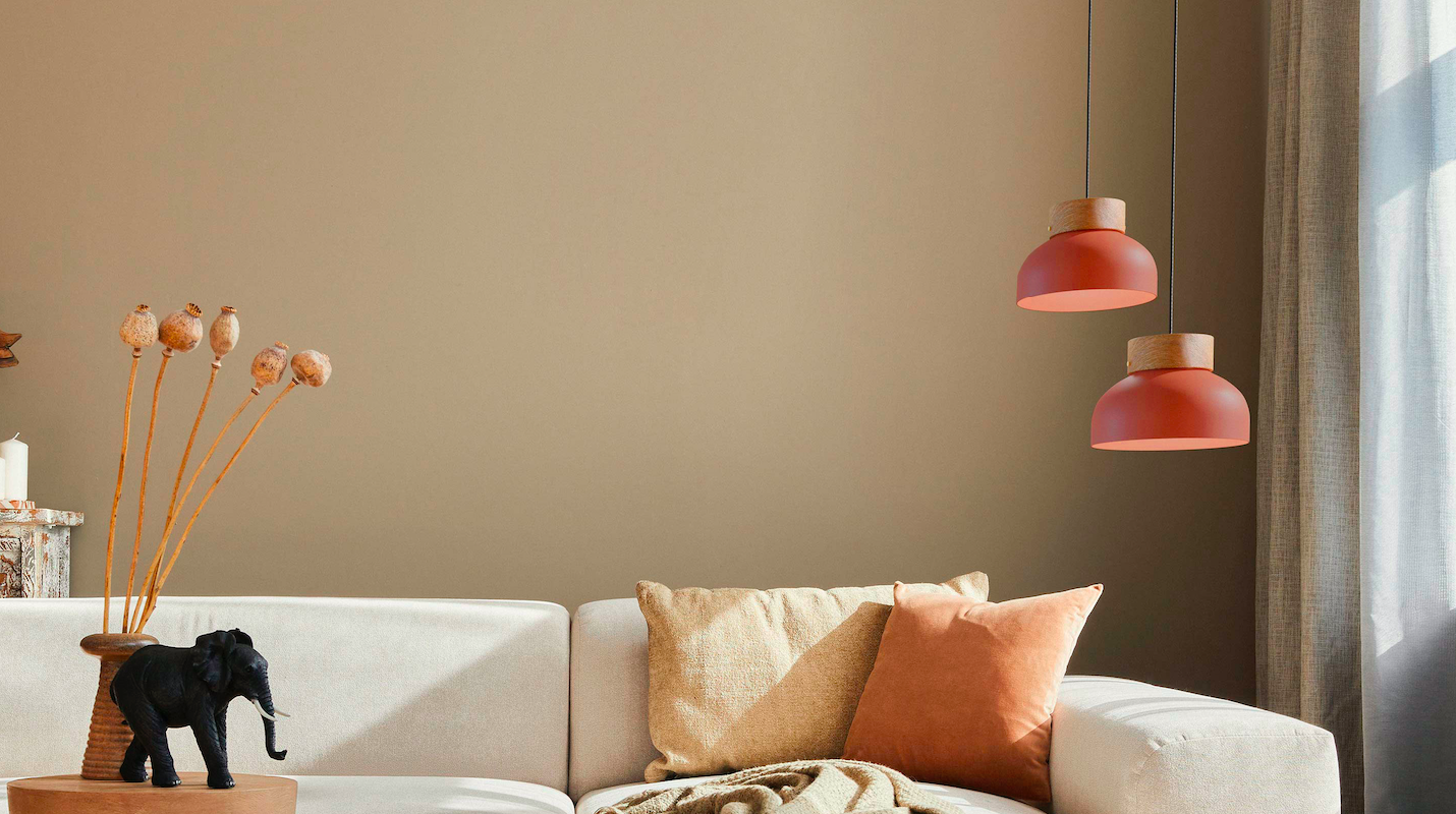 Skandynawska wisząca lampa Reiko z jasnego drewna jesionowego