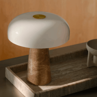 Beżowa lampka stołowa Glossy Mini z marmuru od DFTP