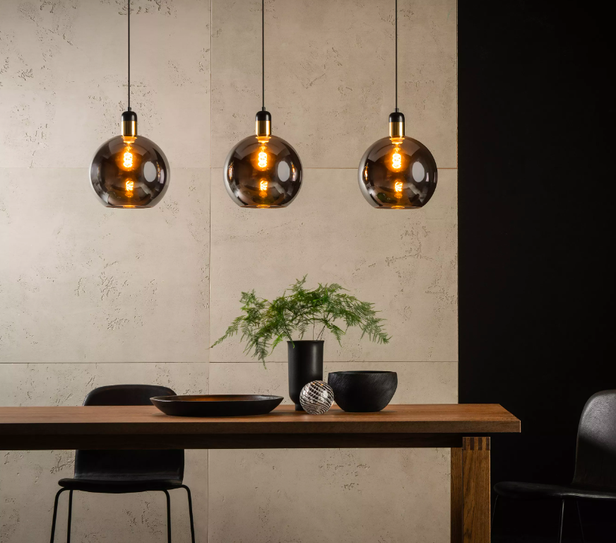 Lampa wisząca Julius 3 z nowoczesnymi dymionymi kloszami