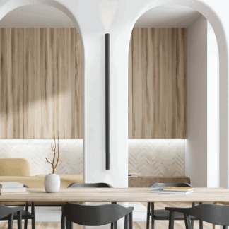 Pionowy kinkiet Rodi w formie długiej, czarnej tuby o wysokości 146 cm świecący w górę i w dół