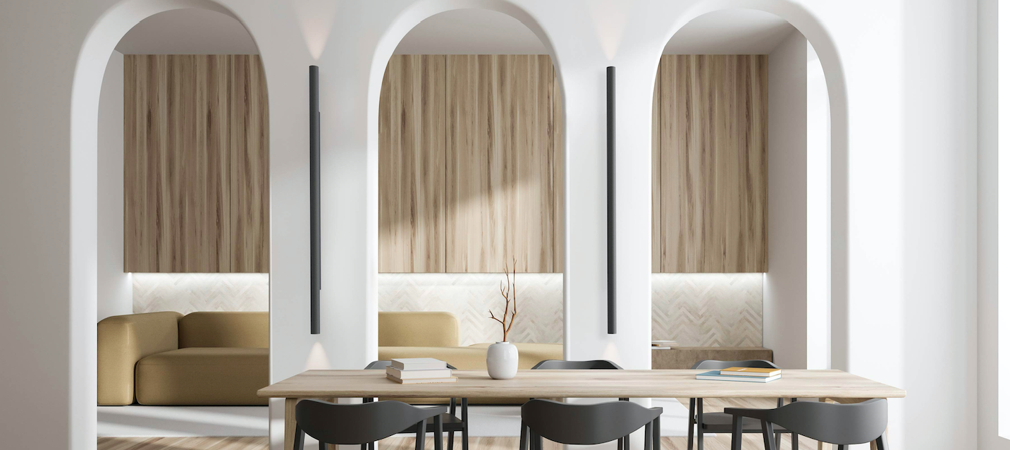 Pionowy kinkiet Rodi w formie długiej czarnej tuby o wysokości 146 cm, świecący w górę i w dół