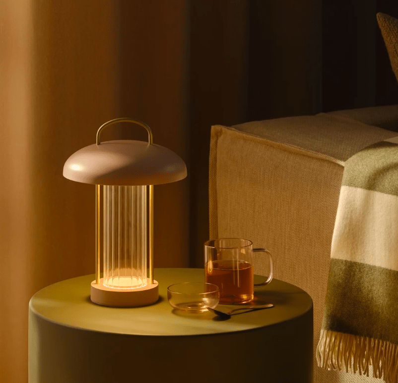 Różowa przenośna lampka nocna Mirano zasilana bateriami i USB