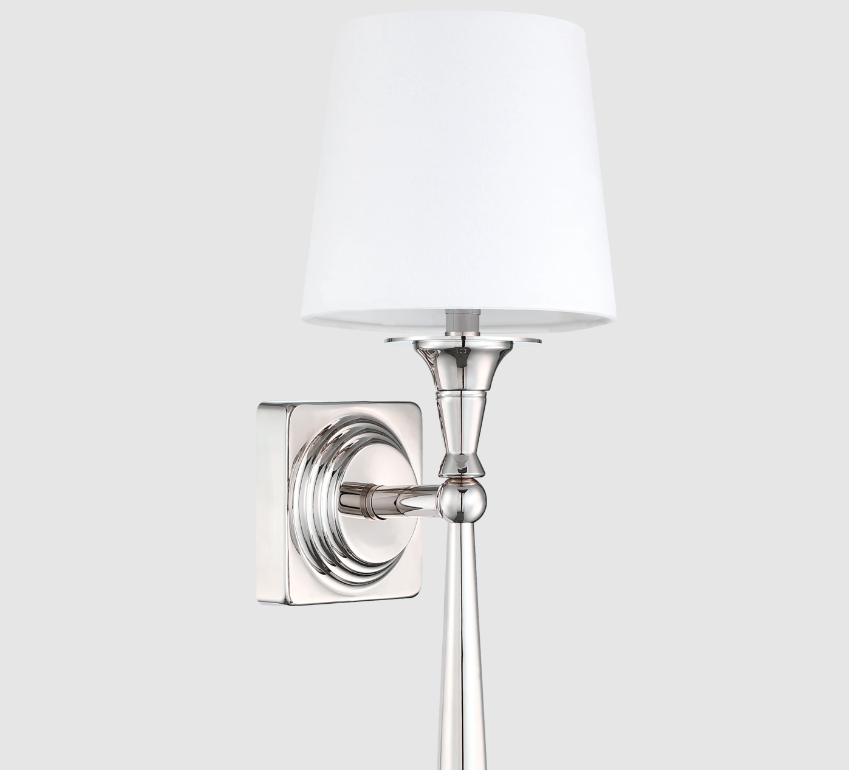 Stylowy srebrny kinkiet Austin z białym abażurem