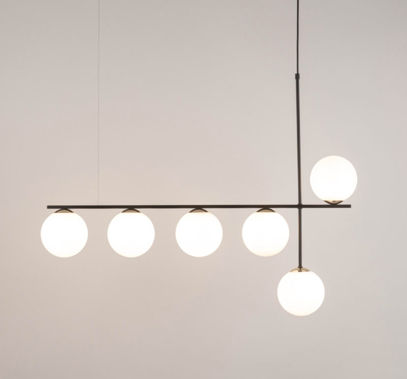 Elegancka, szeroka lampa wisząca Balona 6 z dekoracyjnymi szklanymi kulami nad stół