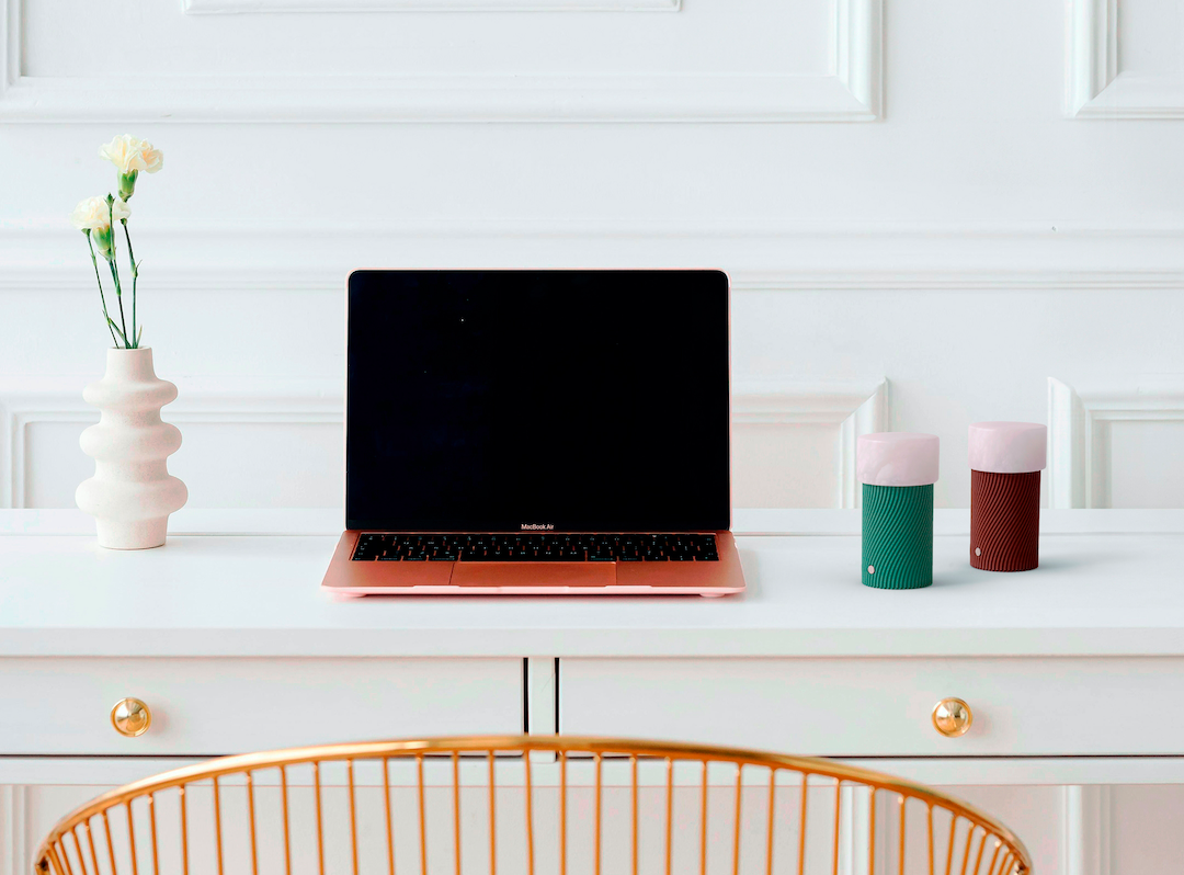 Mobilna zielona lampka Rizzo Willow z alabastrowym kloszem i ładowaniem USB