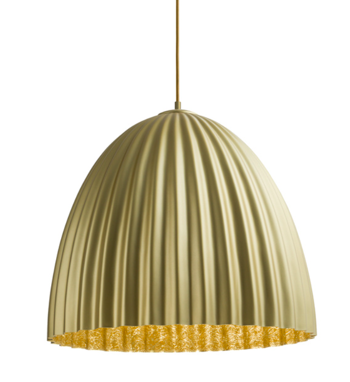 Duża złota lampa wisząca Faselia o falistej kopule